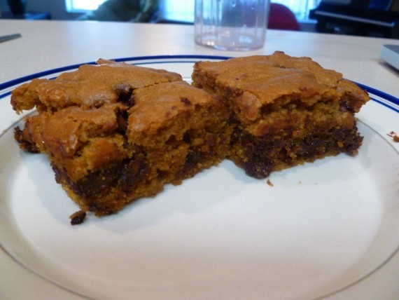 It may not be officially fall yet, but the weather is cooling down, school has begun and berries have gone up in price which means it's time to celebrate fall. Despite the fact that I have 70% of Frankenstein left to read and a rather large amount of other homework, I decided it was time to begin the celebration with pumpkin, delicious delicious pumpkin. Pumpkin baked goods are my absolute favorite part of fall. And these were such a hit when I made them last year, I've decided to revisit the Pumpkin Chocolate Chip Brownie Bars and share the joy with all the new people in my life.