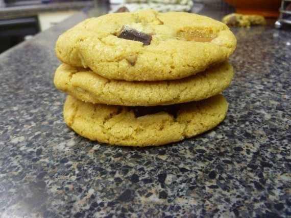 caramel pretzel chocolate chip cookies